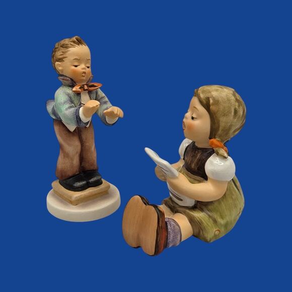 Hummel Figurines TMK-6 Boy Band Leader Hum 129 4/0 Girl Singing Music Sheet #389 - Picture 2 of 13